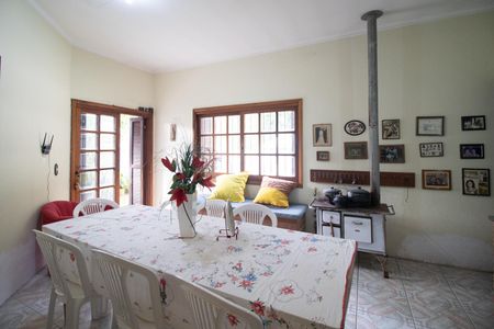 Casa à venda com 250m², 3 quartos e 2 vagasChurrasqueira