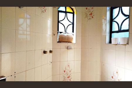Casa à venda com 330m², 3 quartos e 4 vagasBanheiro 2