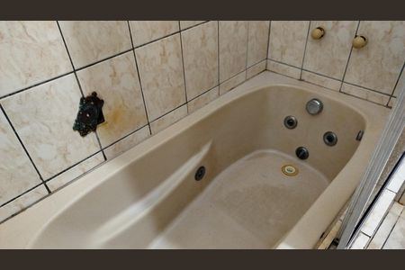 Casa à venda com 330m², 3 quartos e 4 vagasBanheiro da Suíte