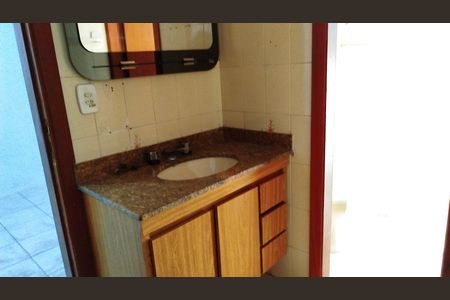Casa à venda com 330m², 3 quartos e 4 vagasBanheiro 1