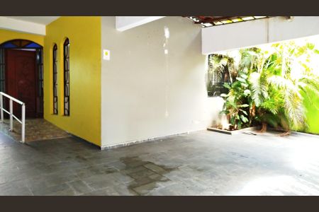 Casa à venda com 330m², 3 quartos e 4 vagasGaragem