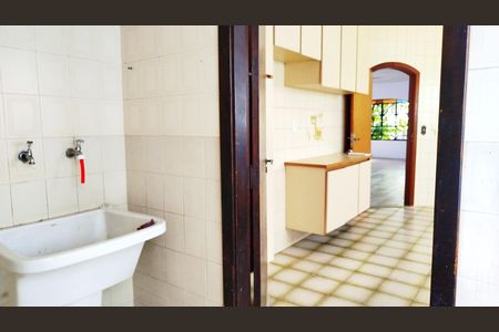 Casa à venda com 330m², 3 quartos e 4 vagasÁrea de serviço