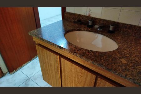 Casa à venda com 330m², 3 quartos e 4 vagasBanheiro 1
