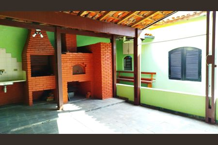 Casa à venda com 330m², 3 quartos e 4 vagasQuintal - churrasqueira
