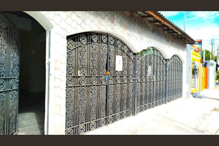 Casa à venda com 330m², 3 quartos e 4 vagasFachada