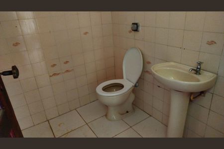 Casa à venda com 330m², 3 quartos e 4 vagasBanheiro de Serviço