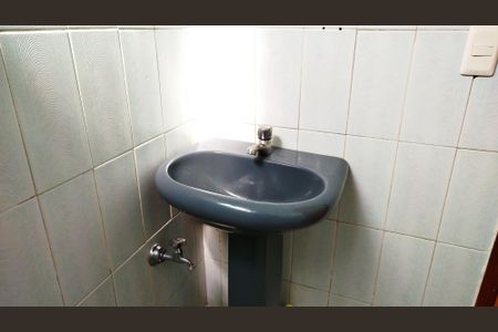 Casa à venda com 330m², 3 quartos e 4 vagasBanheiro Social
