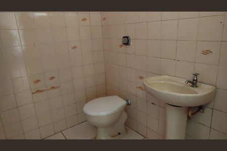 Casa à venda com 330m², 3 quartos e 4 vagasBanheiro de Serviço