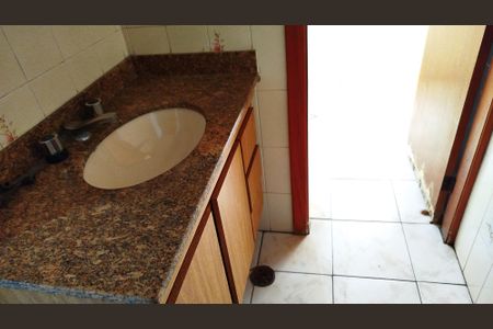 Casa à venda com 330m², 3 quartos e 4 vagasBanheiro 1
