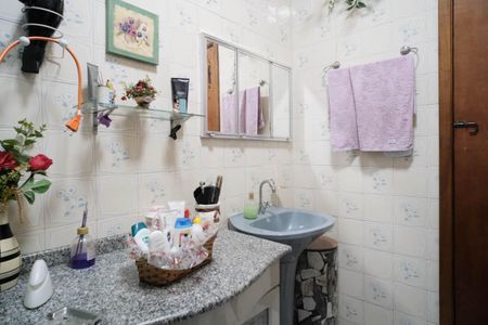 Casa à venda com 125m², 3 quartos e 2 vagasBanheiro