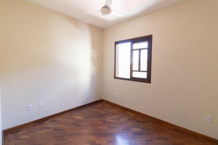 Casa à venda com 250m², 3 quartos e 5 vagasQuarto 2 - Suíte
