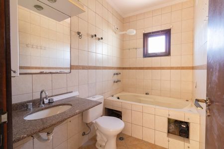 Casa à venda com 250m², 3 quartos e 5 vagasBanheiro da Suíte 3