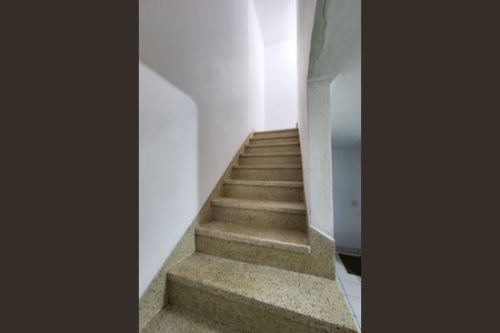 Casa à venda com 161m², 3 quartos e 2 vagasEscada