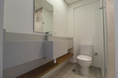 Banheiro de kitnet/studio para alugar com 1 quarto, 19m² em Indianópolis, São Paulo