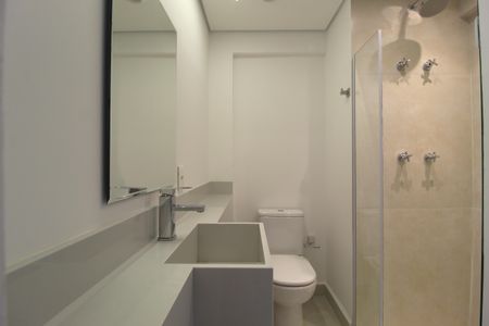 Banheiro de kitnet/studio para alugar com 1 quarto, 19m² em Indianópolis, São Paulo