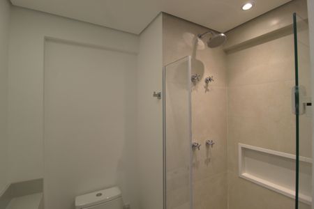 Banheiro de kitnet/studio para alugar com 1 quarto, 19m² em Indianópolis, São Paulo