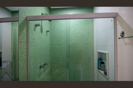 Casa de condomínio à venda com 374m², 5 quartos e 3 vagas Casa de condomínio à venda com 374m², 5 quartos e 3 vagasBanheiro da Suíte 3