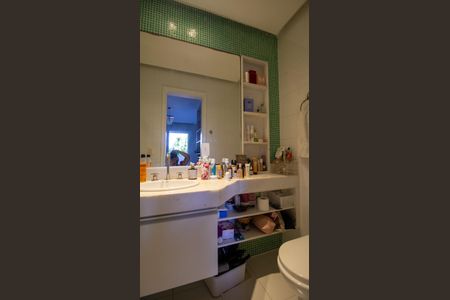 Casa de condomínio à venda com 374m², 5 quartos e 3 vagas Casa de condomínio à venda com 374m², 5 quartos e 3 vagasBanheiro 2 da Suíte 4