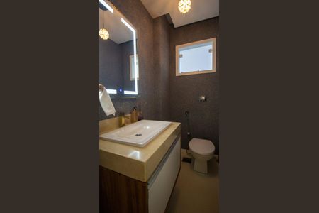 Casa de condomínio à venda com 374m², 5 quartos e 3 vagas Casa de condomínio à venda com 374m², 5 quartos e 3 vagasLavabo da Sala