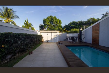 Casa de condomínio à venda com 374m², 5 quartos e 3 vagas Casa de condomínio à venda com 374m², 5 quartos e 3 vagasÁrea comum - Quintal