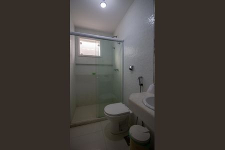 Casa de condomínio à venda com 374m², 5 quartos e 3 vagas Casa de condomínio à venda com 374m², 5 quartos e 3 vagasBanheiro da Suíte 5