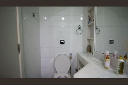 Casa de condomínio à venda com 374m², 5 quartos e 3 vagas Casa de condomínio à venda com 374m², 5 quartos e 3 vagasBanheiro da Suíte 3