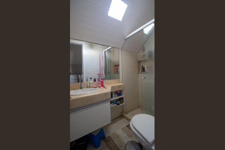 Casa de condomínio à venda com 374m², 5 quartos e 3 vagas Casa de condomínio à venda com 374m², 5 quartos e 3 vagasBanheiro da Suíte 1