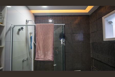 Casa de condomínio à venda com 374m², 5 quartos e 3 vagas Casa de condomínio à venda com 374m², 5 quartos e 3 vagasBanheiro 1 da Suíte 4