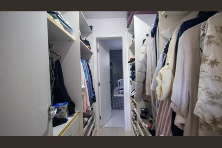 Casa de condomínio à venda com 374m², 5 quartos e 3 vagas Casa de condomínio à venda com 374m², 5 quartos e 3 vagasCloset 1 da Suíte 4