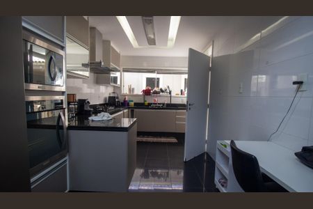 Casa de condomínio à venda com 374m², 5 quartos e 3 vagas Casa de condomínio à venda com 374m², 5 quartos e 3 vagasCozinha