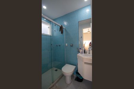 Casa de condomínio à venda com 374m², 5 quartos e 3 vagas Casa de condomínio à venda com 374m², 5 quartos e 3 vagasBanheiro da Suíte 2