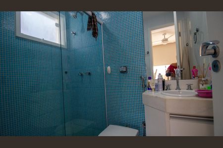 Casa de condomínio à venda com 374m², 5 quartos e 3 vagas Casa de condomínio à venda com 374m², 5 quartos e 3 vagasBanheiro da Suíte 2