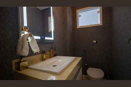 Casa de condomínio à venda com 374m², 5 quartos e 3 vagas Casa de condomínio à venda com 374m², 5 quartos e 3 vagasLavabo da Sala