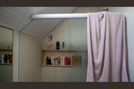 Casa de condomínio à venda com 374m², 5 quartos e 3 vagas Casa de condomínio à venda com 374m², 5 quartos e 3 vagasBanheiro da Suíte 1