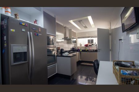 Casa de condomínio à venda com 374m², 5 quartos e 3 vagas Casa de condomínio à venda com 374m², 5 quartos e 3 vagasCozinha