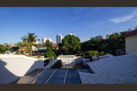 Casa de condomínio à venda com 374m², 5 quartos e 3 vagas Casa de condomínio à venda com 374m², 5 quartos e 3 vagasVista da Suíte 4