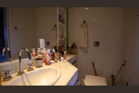 Casa de condomínio à venda com 374m², 5 quartos e 3 vagas Casa de condomínio à venda com 374m², 5 quartos e 3 vagasBanheiro 2 da Suíte 4