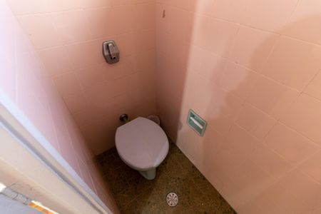 Casa à venda com 197m², 2 quartos e 2 vagasBanheiro Suíte 