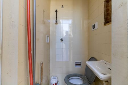 Casa à venda com 197m², 2 quartos e 2 vagasBanheiro de Serviço