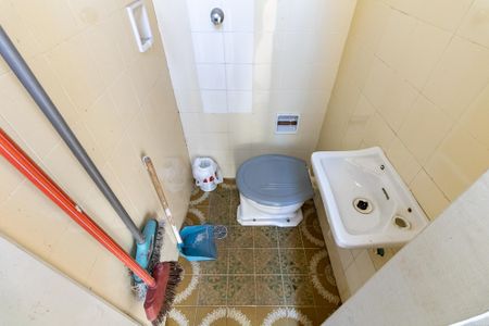 Casa à venda com 197m², 2 quartos e 2 vagasBanheiro de Serviço