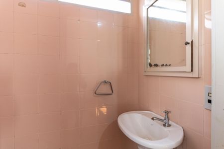 Casa à venda com 197m², 2 quartos e 2 vagasBanheiro Suíte 