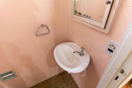 Casa à venda com 197m², 2 quartos e 2 vagasBanheiro Suíte 