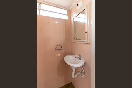 Casa à venda com 197m², 2 quartos e 2 vagasBanheiro Suíte 