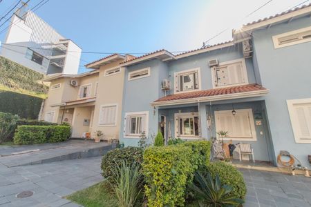 Casa de condomínio à venda com 148m², 3 quartos e 2 vagas Casa de condomínio à venda com 148m², 3 quartos e 2 vagasFachada