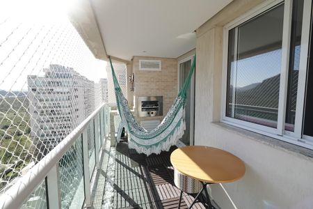 Apartamento à venda com 69m², 2 quartos e 1 vagaVaranda