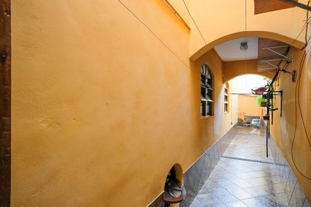 Casa à venda com 189m², 4 quartos e 2 vagasCorredor