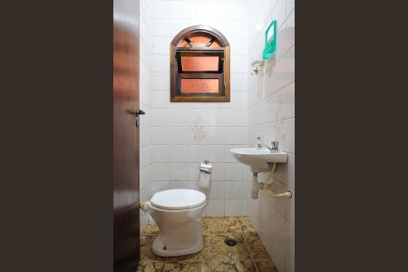 Casa à venda com 189m², 4 quartos e 2 vagasBanheiro de Serviço