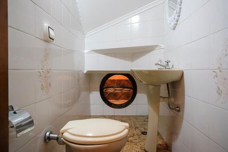 Casa à venda com 189m², 4 quartos e 2 vagasLavabo