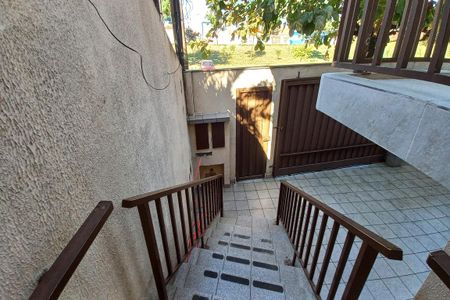 Casa à venda com 250m², 5 quartos e 4 vagasEscada