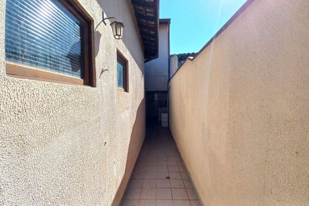 Casa à venda com 250m², 5 quartos e 4 vagasCorredor